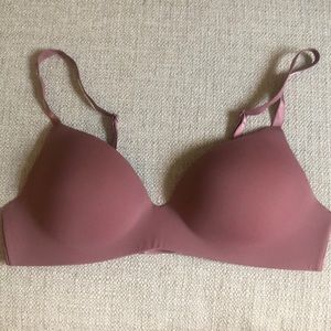 Victoria’s Secret T-shirt Lightly lined wireless